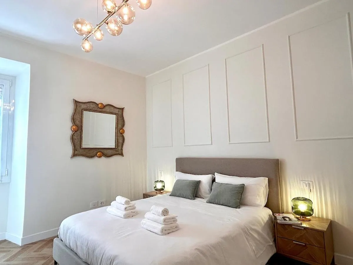 Elegant Apartment With Balcony Near The Center Rome Italy