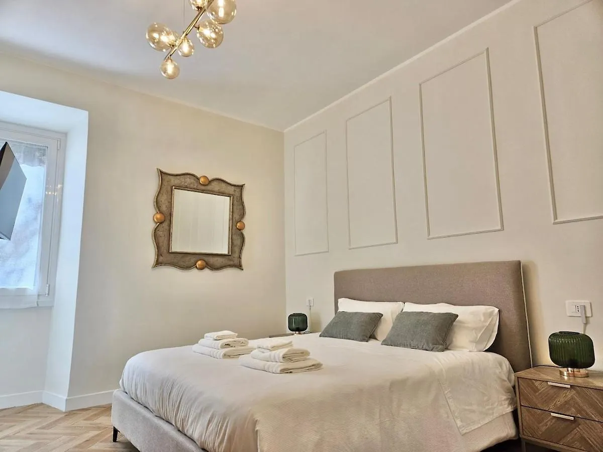 Elegant Apartment With Balcony Near The Center Rome Italy