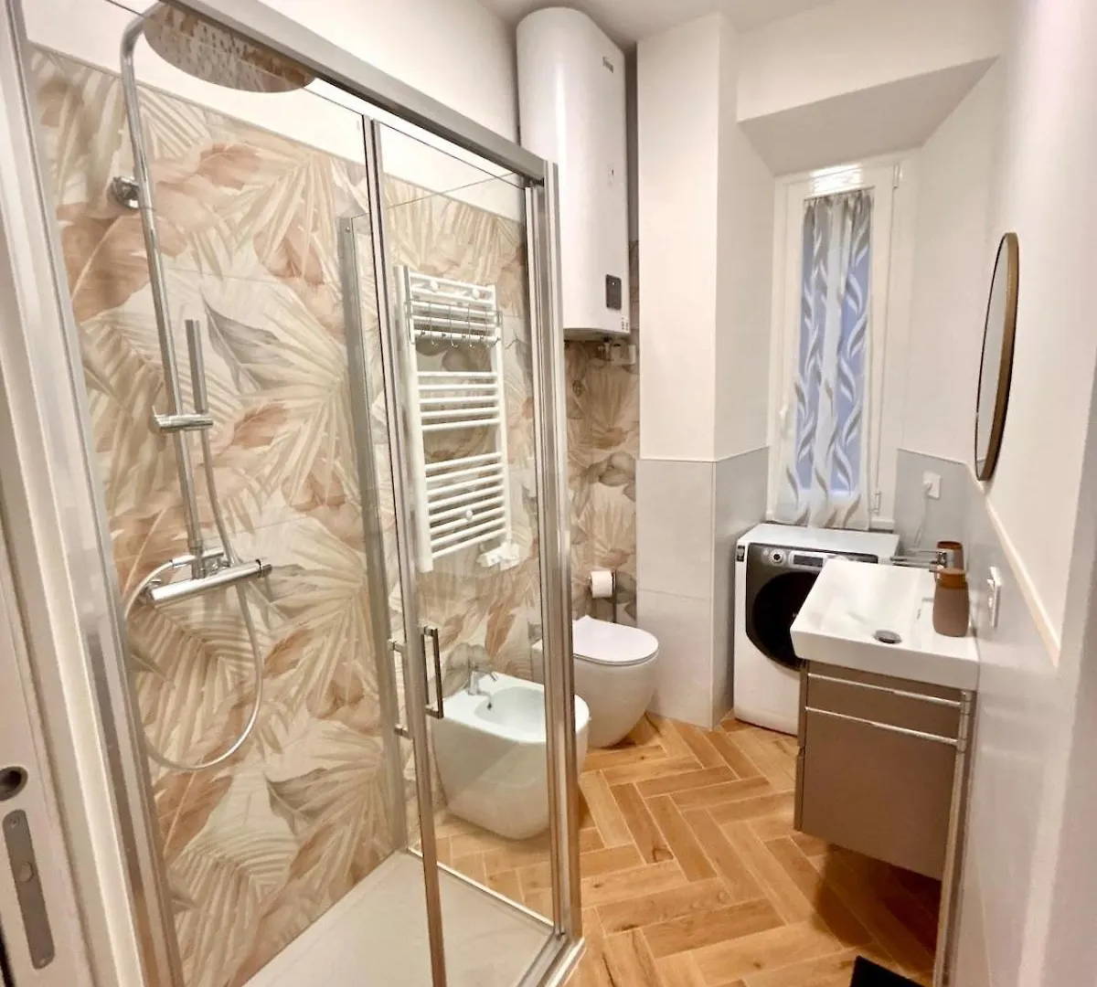 Elegant Apartment With Balcony Near The Center Rome Italy