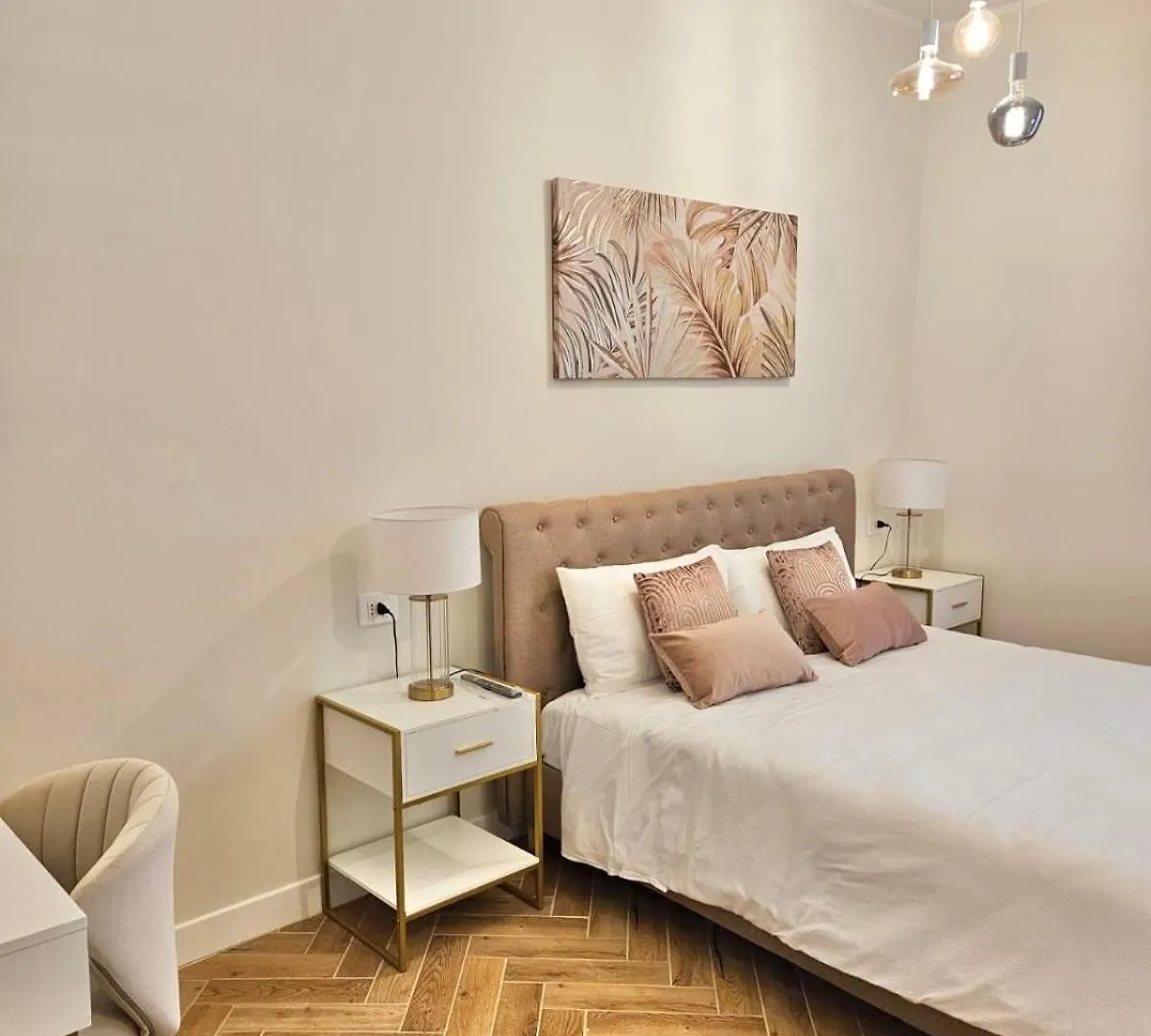 Elegant Apartment With Balcony Near The Center Rome Italy