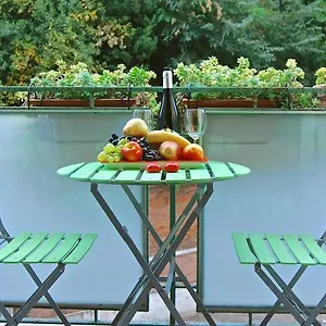 Appartamento At Colosseo With Terrace Overlooking The Garden By Lyon, Roma